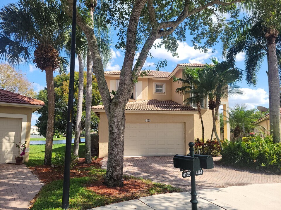 4164 Sapphire Terrace in Weston, FL - Building Photo