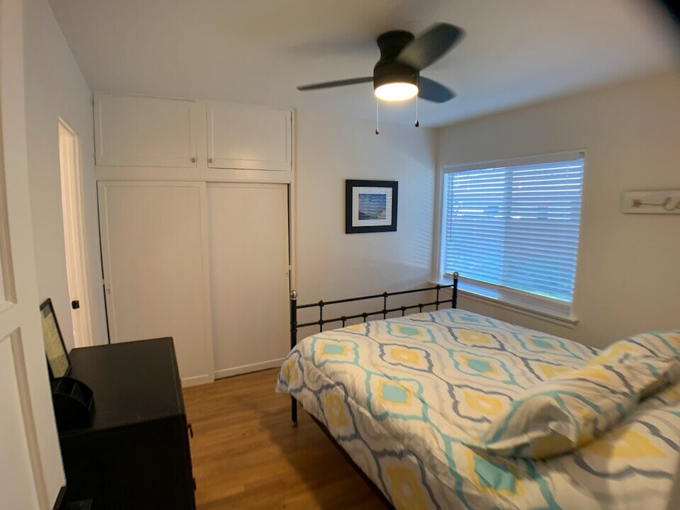 4788 W Mountain View Dr, Unit 1 in San Diego, CA - Building Photo