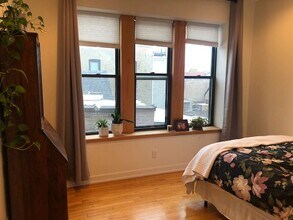 2335 W McLean Ave, Unit 1 in Chicago, IL - Building Photo - Building Photo
