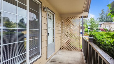 31407 13th Ave SW in Federal Way, WA - Foto de edificio - Building Photo