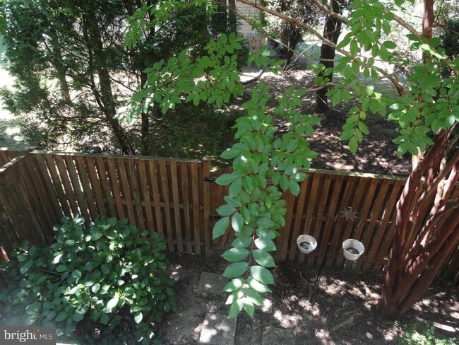 2050 Meadow Springs Dr in Vienna, VA - Building Photo - Building Photo