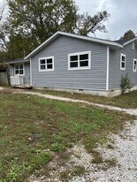 3042 W Hovey St in Springfield, MO - Building Photo