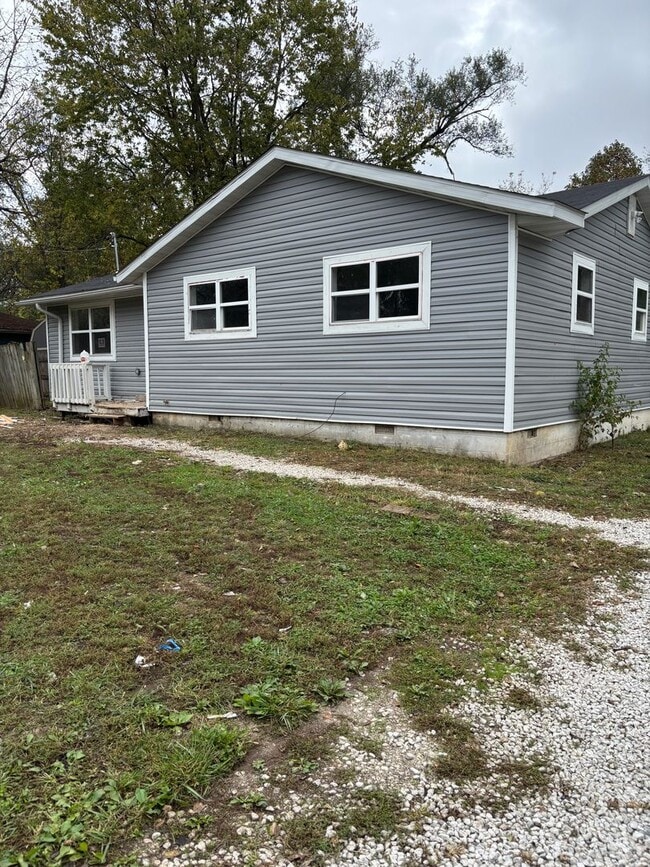 property at 3042 W Hovey St