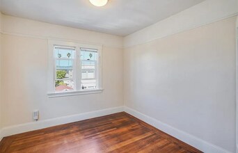 315 E 15th St, Unit 319 in Oakland, CA - Building Photo - Building Photo