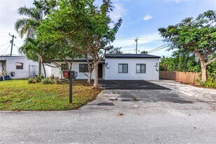 2633 NE 13th Ave in Pompano Beach, FL - Building Photo