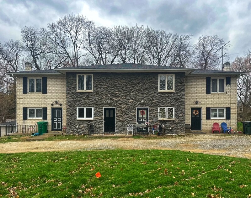 2863 Thackeray Ave NW-Unit -2863 in Massillon, OH - Building Photo