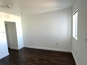 540 NW 7th St in Miami, FL - Building Photo - Building Photo