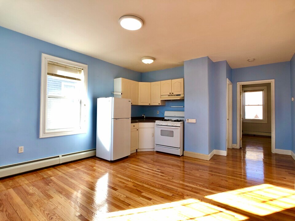 180 Heath St, Unit 2 in Boston, MA - Building Photo