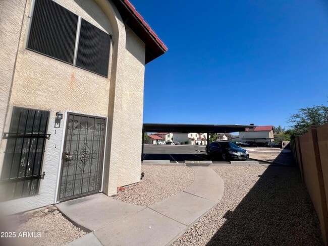 2424 E Tracy Ln in Phoenix, AZ - Building Photo - Building Photo