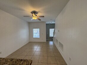 8536 Gablebend Way in Tampa, FL - Building Photo - Building Photo