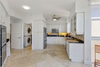 749 Crandon Blvd in Key Biscayne, FL - Building Photo - Building Photo