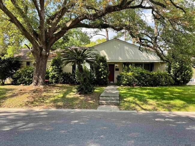 1725 April St in Baton Rouge, LA - Building Photo - Building Photo