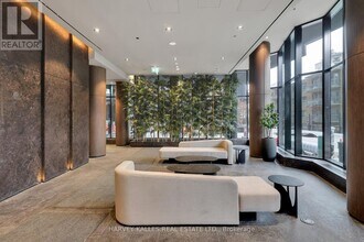 110 Broadway Ave in Toronto, ON - Building Photo - Building Photo