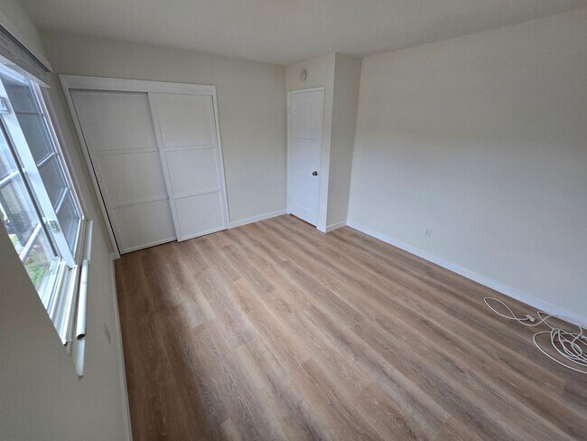 4764-66 Clairemont Dr in San Diego, CA - Building Photo - Building Photo