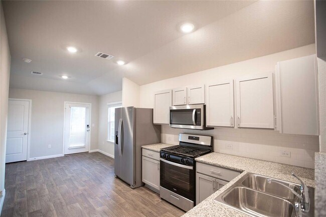 1525 Arborside Dr in Austin, TX - Building Photo - Building Photo