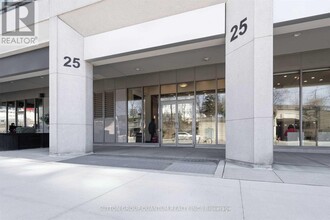 25-1725 Lower Simcoe St in Toronto, ON - Building Photo - Building Photo