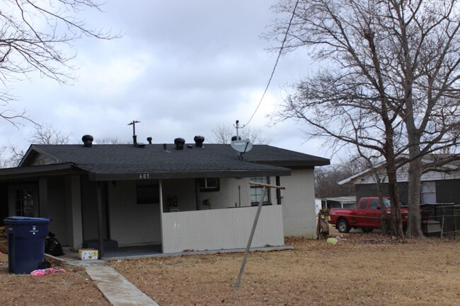 605 E Miller Rd in Garland, TX - Building Photo - Building Photo