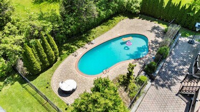 12 Cherry Ln in Scarsdale, NY - Building Photo - Building Photo