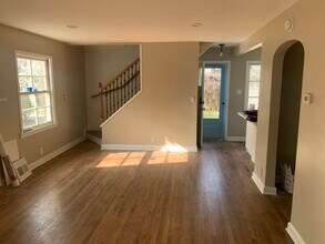 824 E Hampton Rd in Whitefish Bay, WI - Building Photo - Building Photo