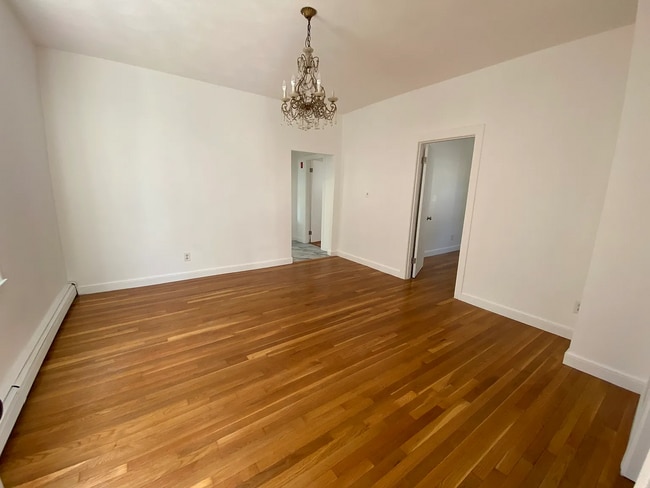 88 Irving St, Unit 1 in Everett, MA - Foto de edificio - Building Photo