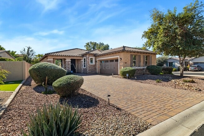 property at 14479 W Desert Flower Dr