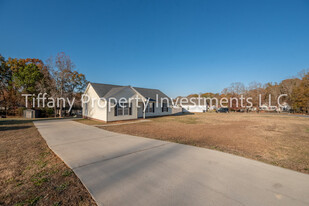 7025 Windsong Way in Wingate, NC - Foto de edificio - Building Photo