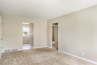 147 S Grand Ave in Waukesha, WI - Building Photo - Building Photo