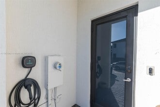 2430 SW 145th Pl in Miami, FL - Building Photo - Building Photo