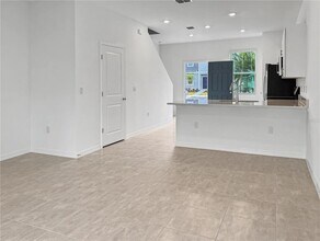 2949 Skyline Lp in Kissimmee, FL - Building Photo - Building Photo