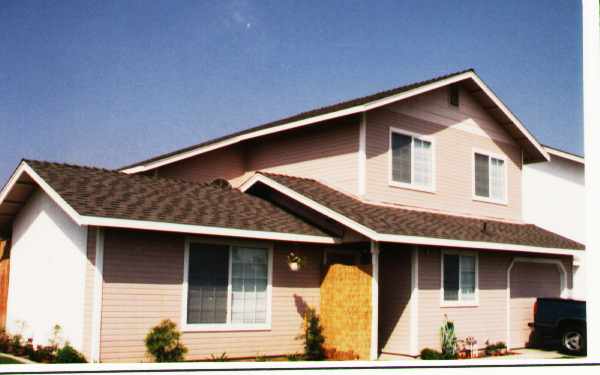 2580-2584 Porsche Strasse Rd in Turlock, CA - Building Photo - Building Photo