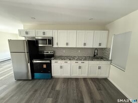 38 New Haven Ave in Derby, CT - Building Photo