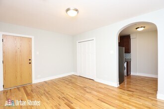 557 W Arlington Pl, Unit A08C in Chicago, IL - Foto de edificio - Building Photo