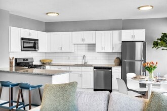 University East Apartments in Cleveland, OH - Building Photo - Building Photo