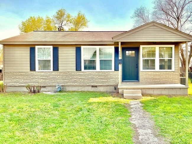 property at 322 E Comanche St