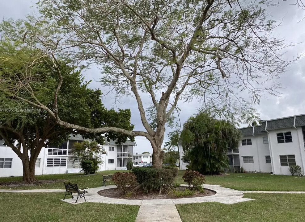 6507 Winfield Blvd, Unit 210 in Margate, FL - Building Photo