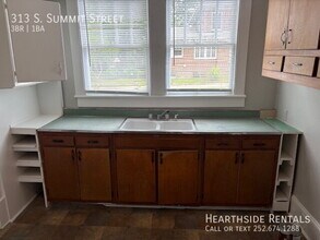 313 S Summit St in Greenville, NC - Building Photo - Building Photo