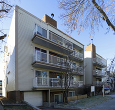 Scarboro Place in Calgary, AB - Building Photo - Building Photo