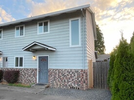 851 SE 13th Ave in Hillsboro, OR - Building Photo