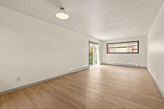 2929 SE Washington St in Portland, OR - Building Photo - Building Photo