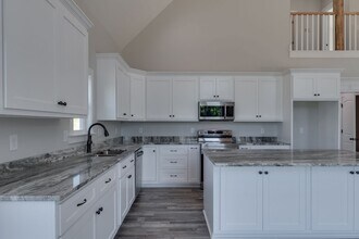 37 Lakeview Dr in Summertown, TN - Building Photo - Building Photo