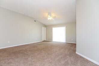 11025 Whittney Chase Dr in Riverview, FL - Building Photo - Building Photo