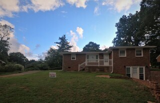 2409 Boiling Springs Rd in Boiling Springs, SC - Building Photo