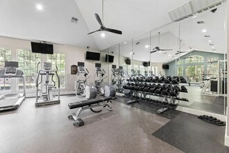 9813 Cypresswood Dr in Houston, TX - Foto de edificio - Building Photo