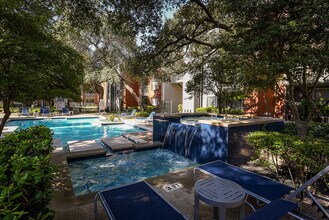Woodchase Apartments in Austin, TX - Building Photo - Building Photo