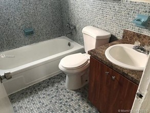 890 NW 45th Ave-Unit -1 in Miami, FL - Building Photo - Building Photo