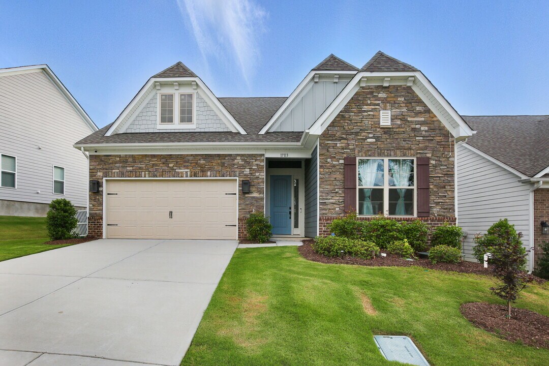 17113 Sand Bank Rd in Charlotte, NC - Foto de edificio