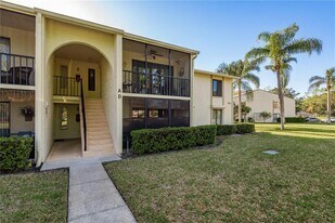 1400 Pine Glen Ln in Tarpon Springs, FL - Building Photo