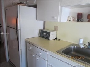 104 SE 10th St-Unit -202 in Deerfield Beach, FL - Building Photo - Building Photo