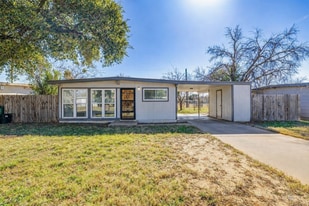 2501 A Ave in San Angelo, TX - Building Photo