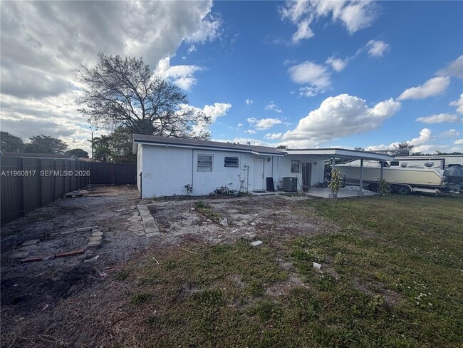 17821 NW 79th Pl in Hialeah, FL - Building Photo - Building Photo